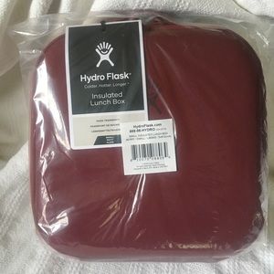 NWT Hydro Flask Insulated Small Lunch Box in Berry